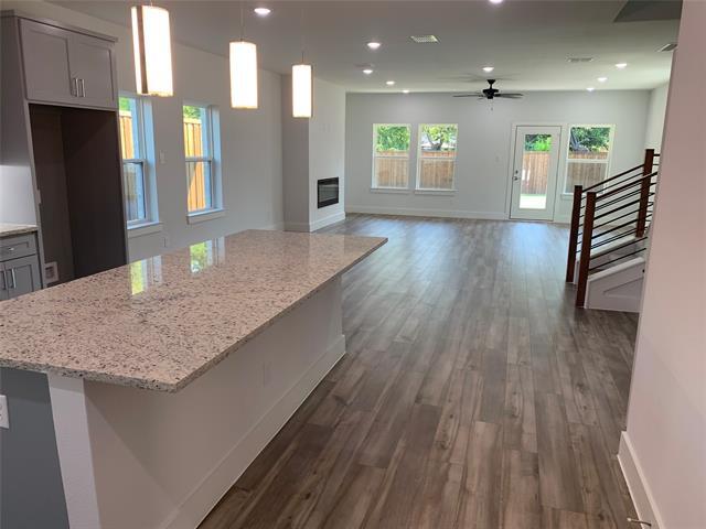 Building Photo - 208 E Park Dr