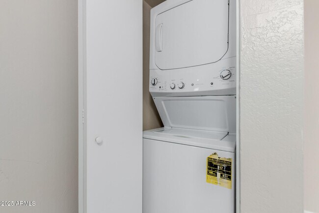 Building Photo - 10610 S 48th St