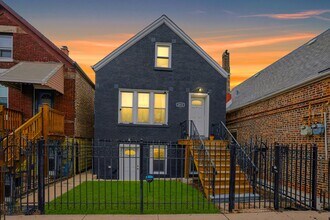 Building Photo - 2812 S Pulaski Rd