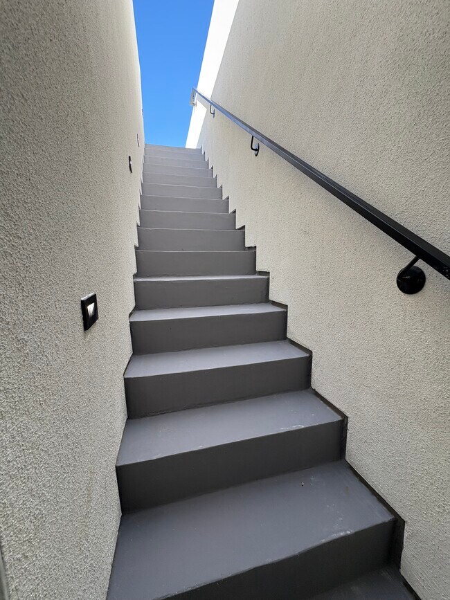 Building Photo - 258 Donax Ave