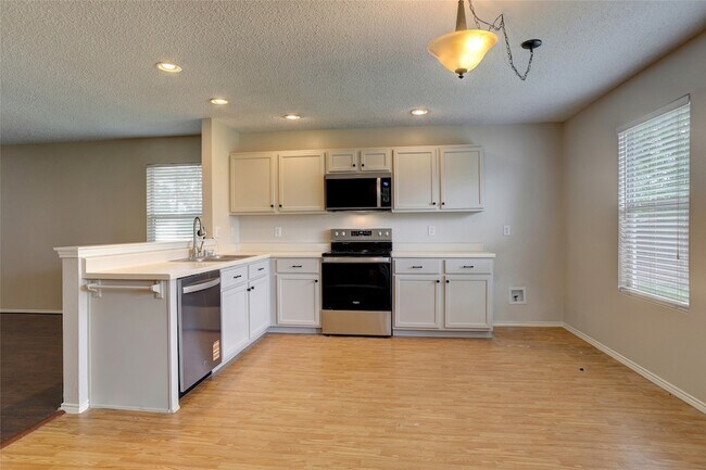 Building Photo - 4608 Cedar Crest Dr