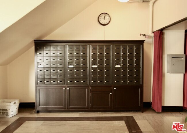 Building Photo - 2121 James M Wood Blvd