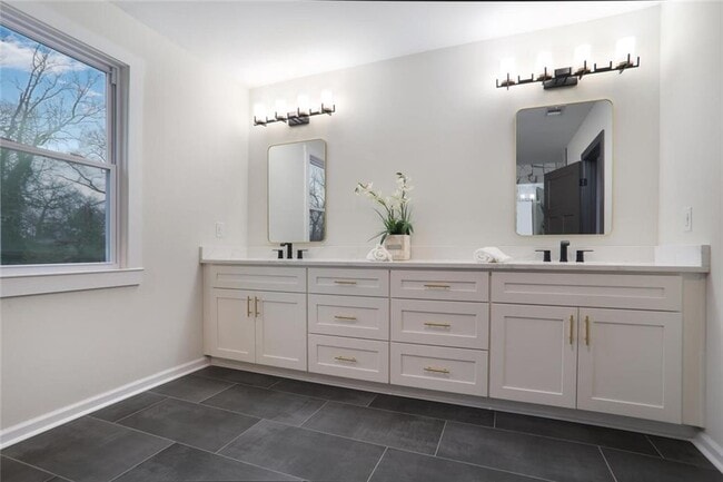 Building Photo - 190 Adair Ave SE