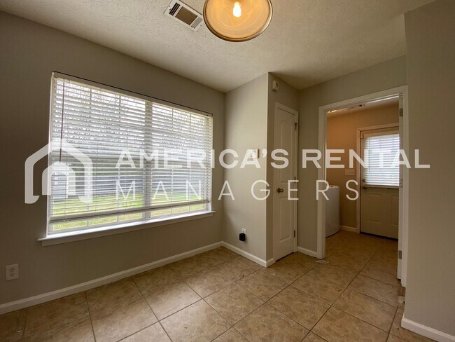 Building Photo - Home for Rent in Montgomery with Fenced in Backyard!!! New LVP Flooring! View with 48 Hours Notic...