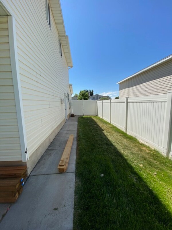 Building Photo - 2022 N 850 W