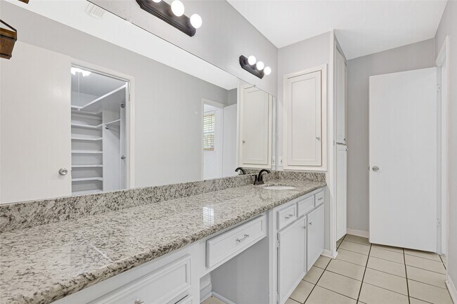 Building Photo - 539 Belwin Dr