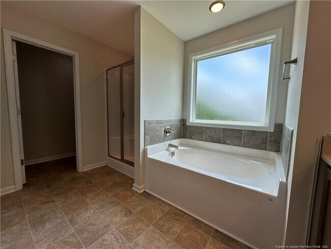 Building Photo - 158 Ledgebrook Ln