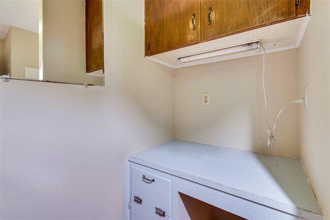 Building Photo - 1011 E 49th St