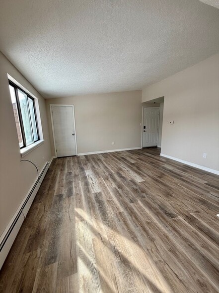 Building Photo - 156 Melrose St