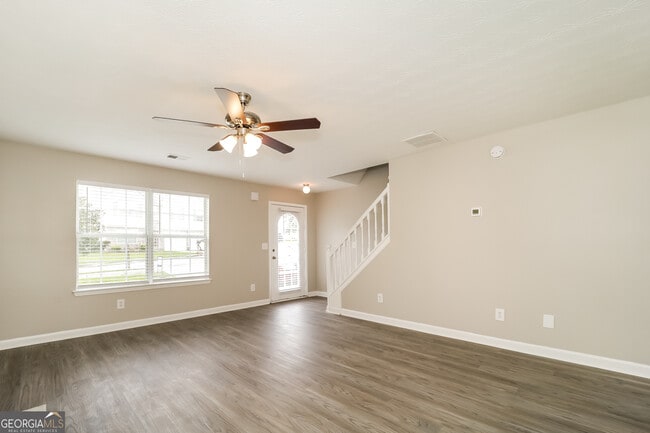 Building Photo - 2560 S Hills
