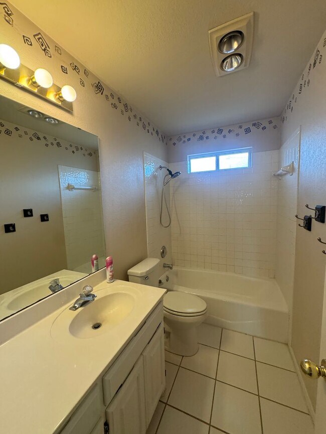 Building Photo - 4210 Catalpa Ln