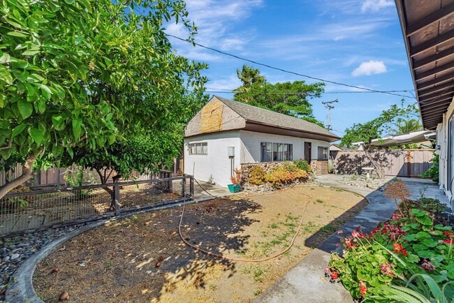 Building Photo - Home for Rent in Santa Clara