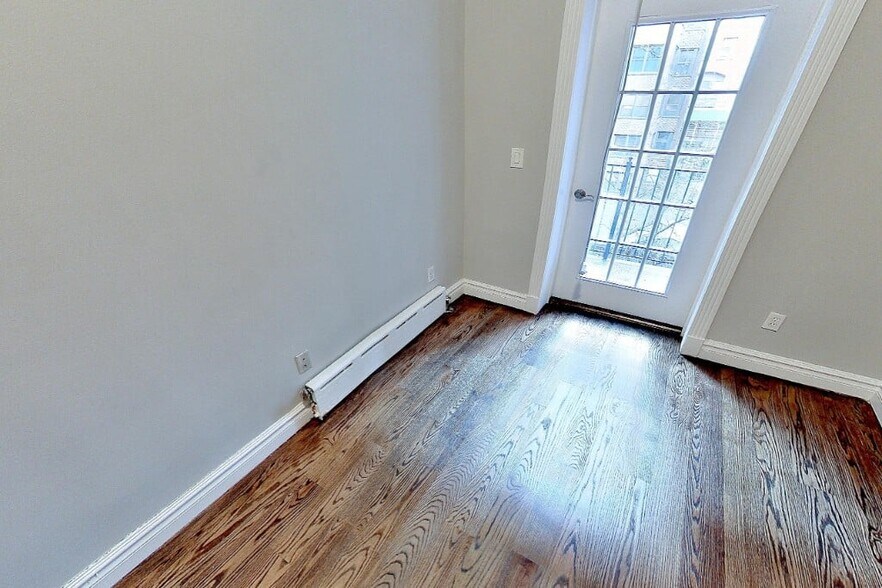 Building Photo - 138 E 16th St