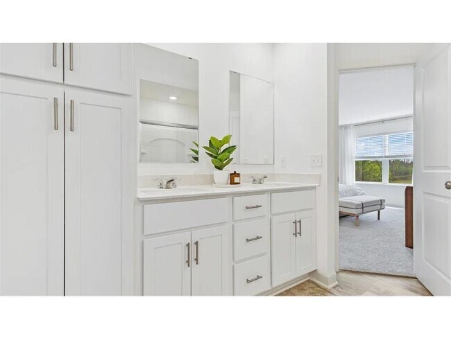 Building Photo - 2187 Tyrone Dr