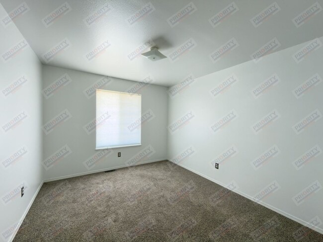 Building Photo - Single Family Home with 4 Bedrooms