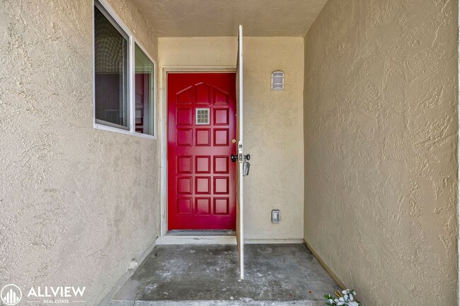 Building Photo - Fully Renovated 4-Bedroom Home with Firepl...
