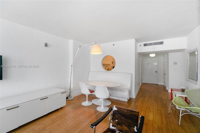 Building Photo - 100 Lincoln Rd