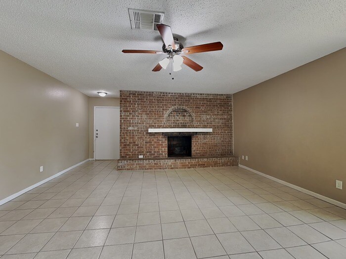 Building Photo - 22311 Meadowgate Dr