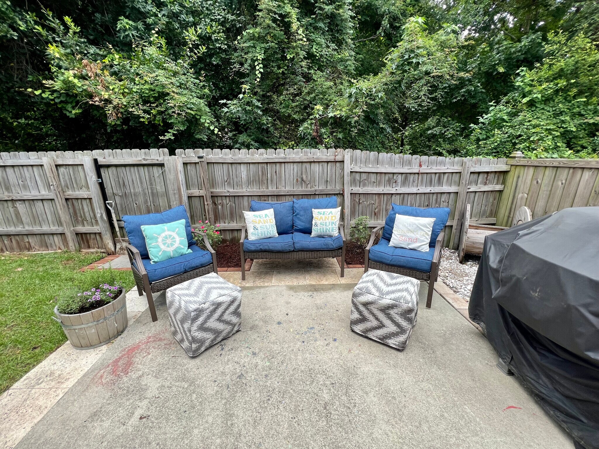 Back Patio - 2002 Claybourne Ct