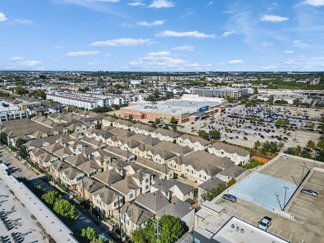 Building Photo - 3802 Center St