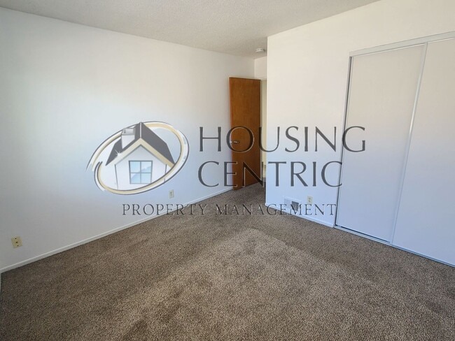 Building Photo - 9013 Montoya St
