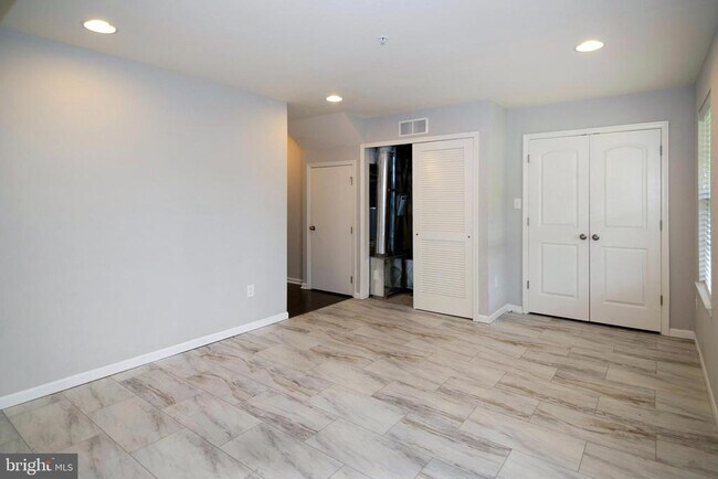 Building Photo - 56 Iron Gate Rd