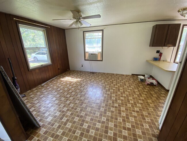 Building Photo - 3 br, 1.5 bath House - 12415 W Michigan Ave
