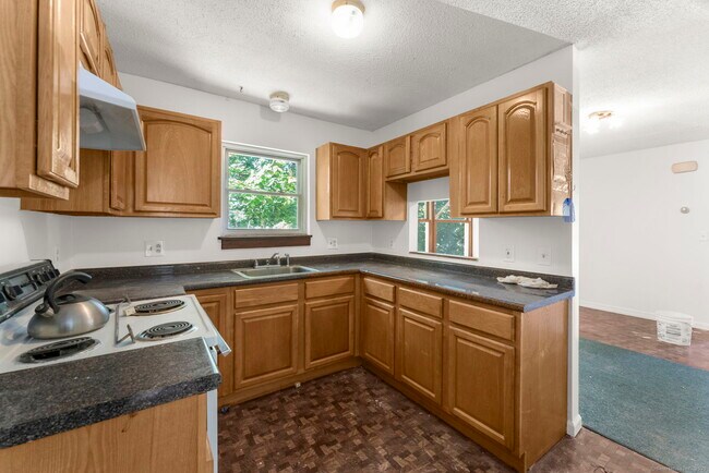 Building Photo - 33 Guilford St