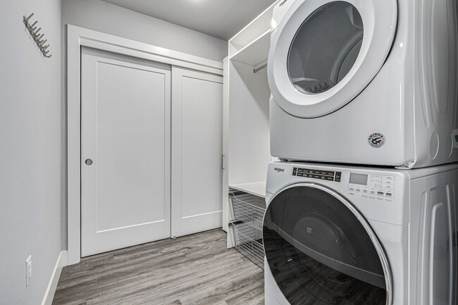 Building Photo - 6618 E Lowry Blvd