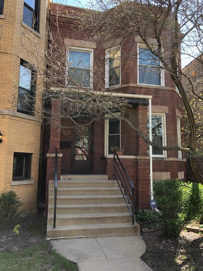 Building Photo - 2733 N Francisco Ave