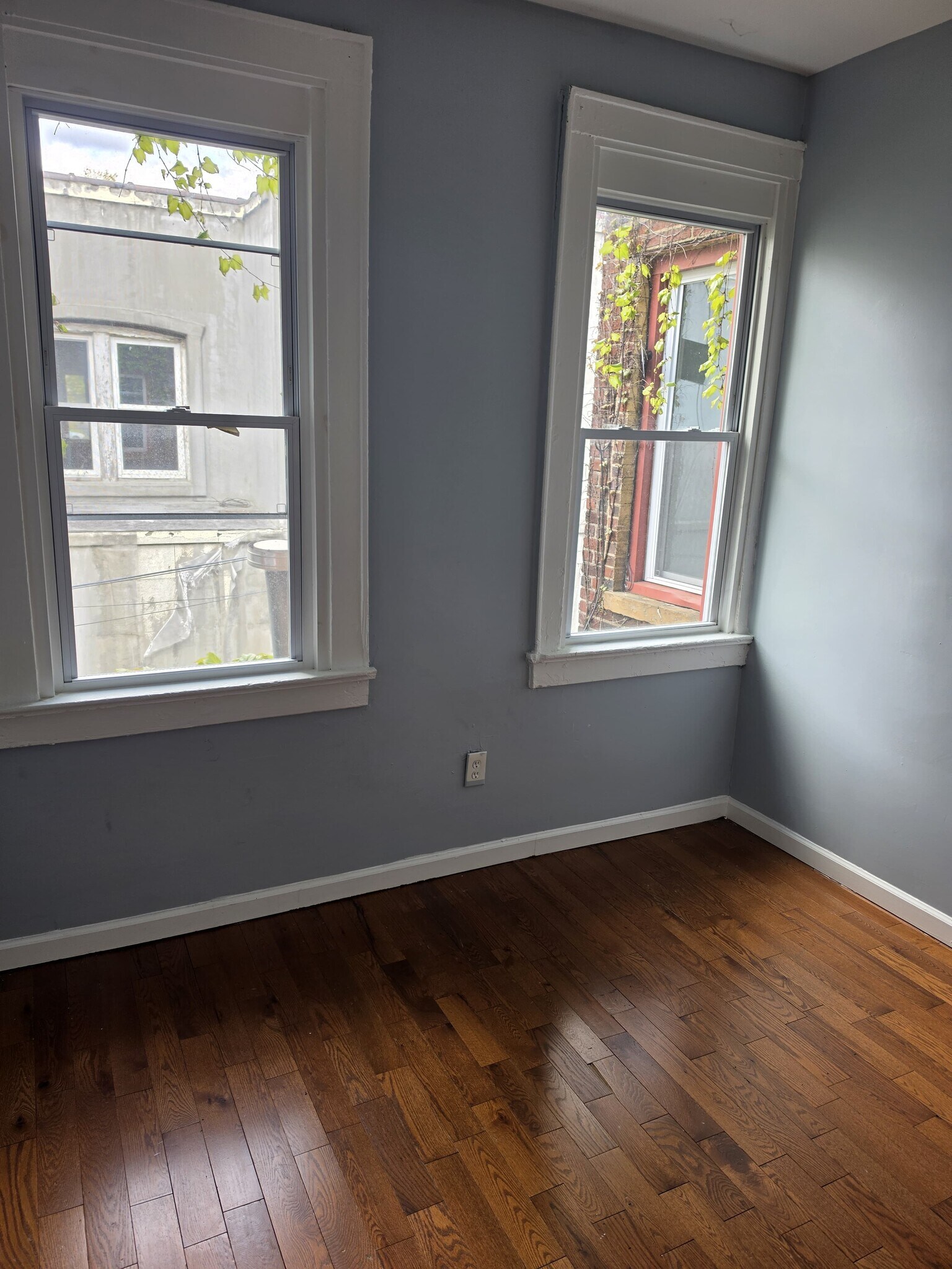 Building Photo - 300 Lyons Ave