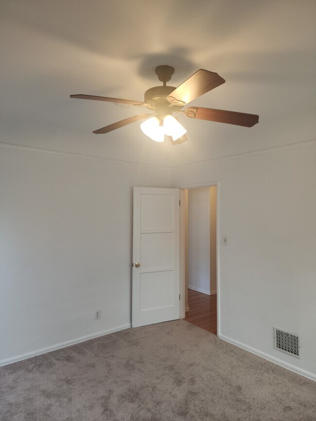 447 E BED 1 - 447 N Oakhurst Dr