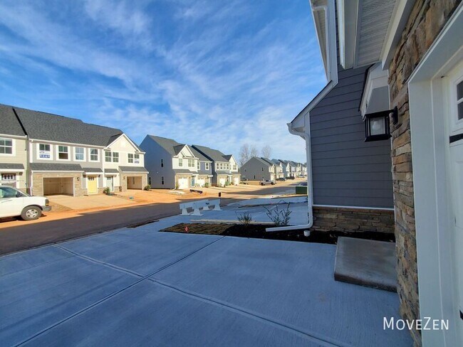 Building Photo - 208 Lograto Ln