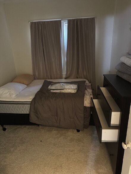 Building Photo - 305 4th Ave