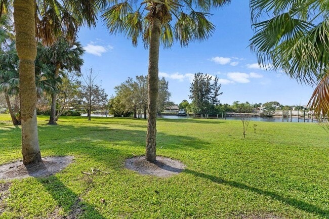 Building Photo - 1801 SE Hillmoor Dr