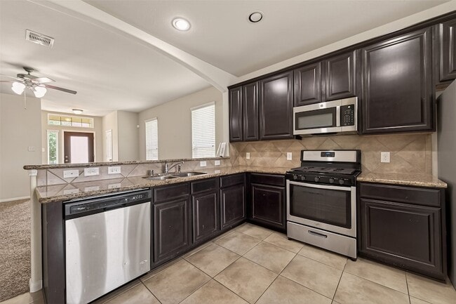 Building Photo - 1251 S Maple Dr