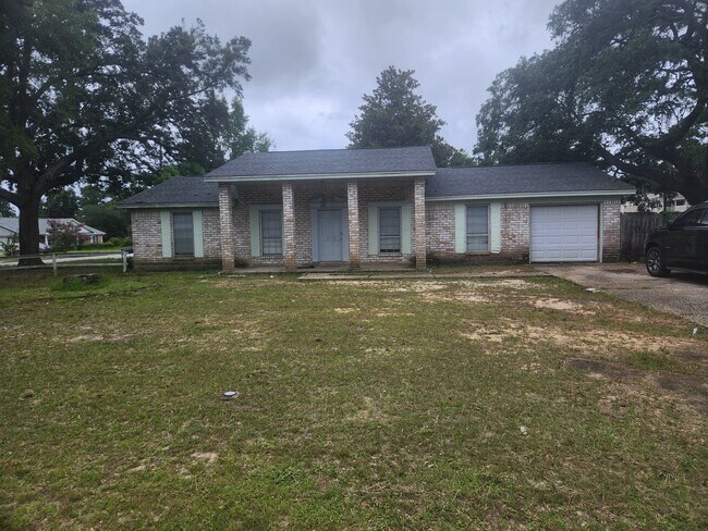 Building Photo - 4395 Creighton Rd