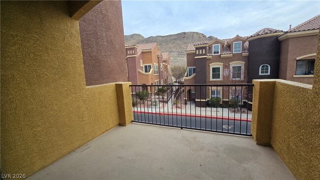 Building Photo - 3975 N Hualapai Way