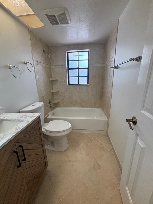 Building Photo - 4273 Oak Terrace Dr