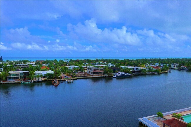 Building Photo - 20515 E Country Club Dr