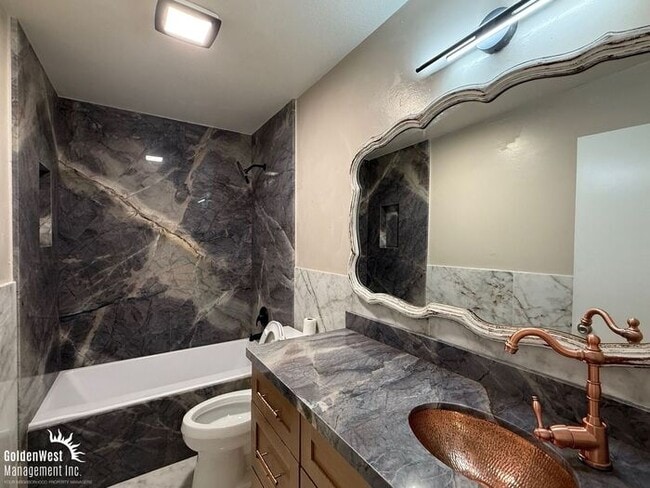 Building Photo - Modern 3Bdm 3Ba with Bonus Room Coastal Ho...