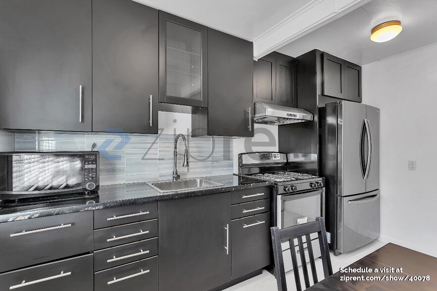 Building Photo - 1387 Goettingen St