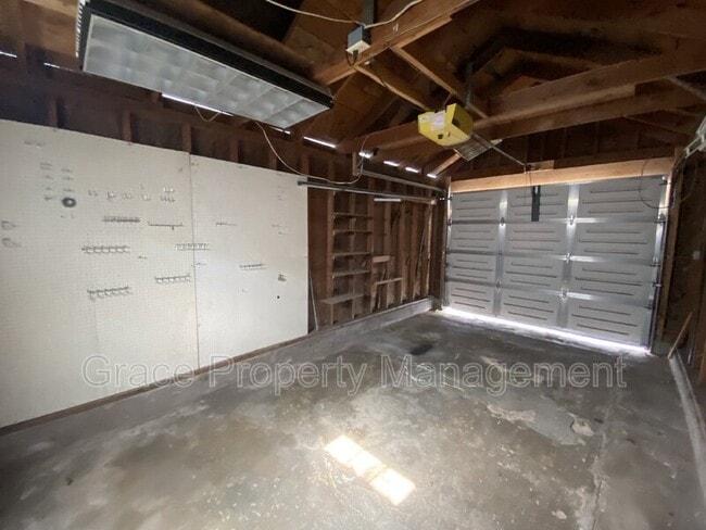 Building Photo - 5685 S Elmwood St