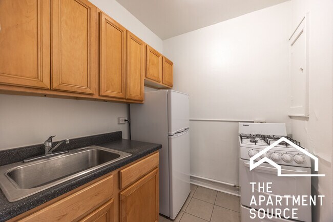 Building Photo - 4829 N Damen Ave