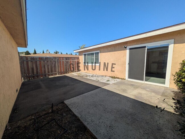 Building Photo - 2180 Placentia Ave