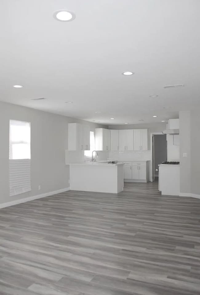 Building Photo - 2215 S Highland Ave
