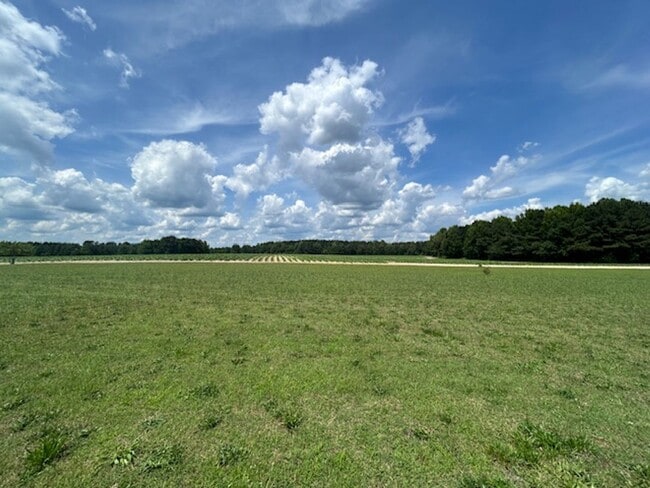 Building Photo - Spacious 3-Bed, 2-Bath Manufactured Home o...