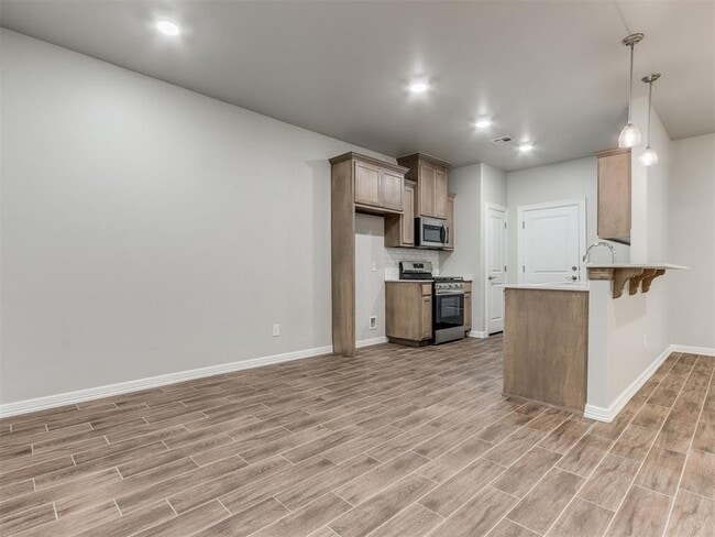 Building Photo - 616 Maleah Pl