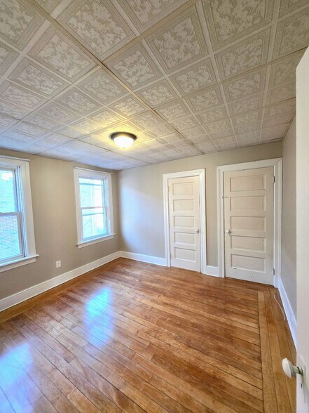 Building Photo - 848 Smith St