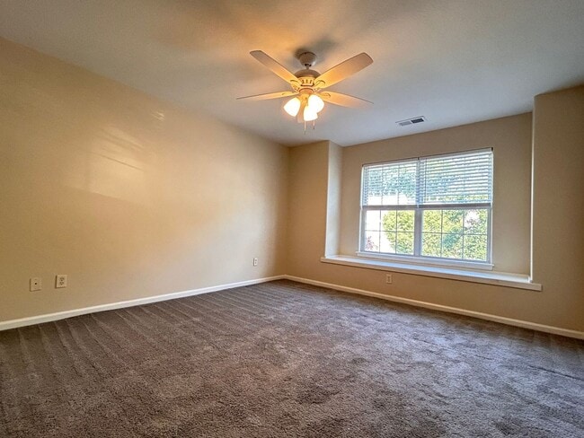 Building Photo - 927 Hunley Dr